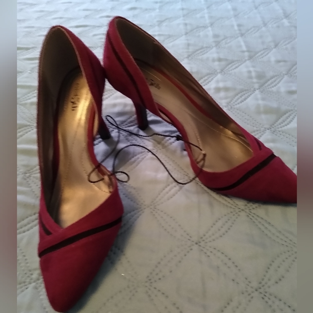 NWT Women's shoes size 7 by East 5th in Merlot.